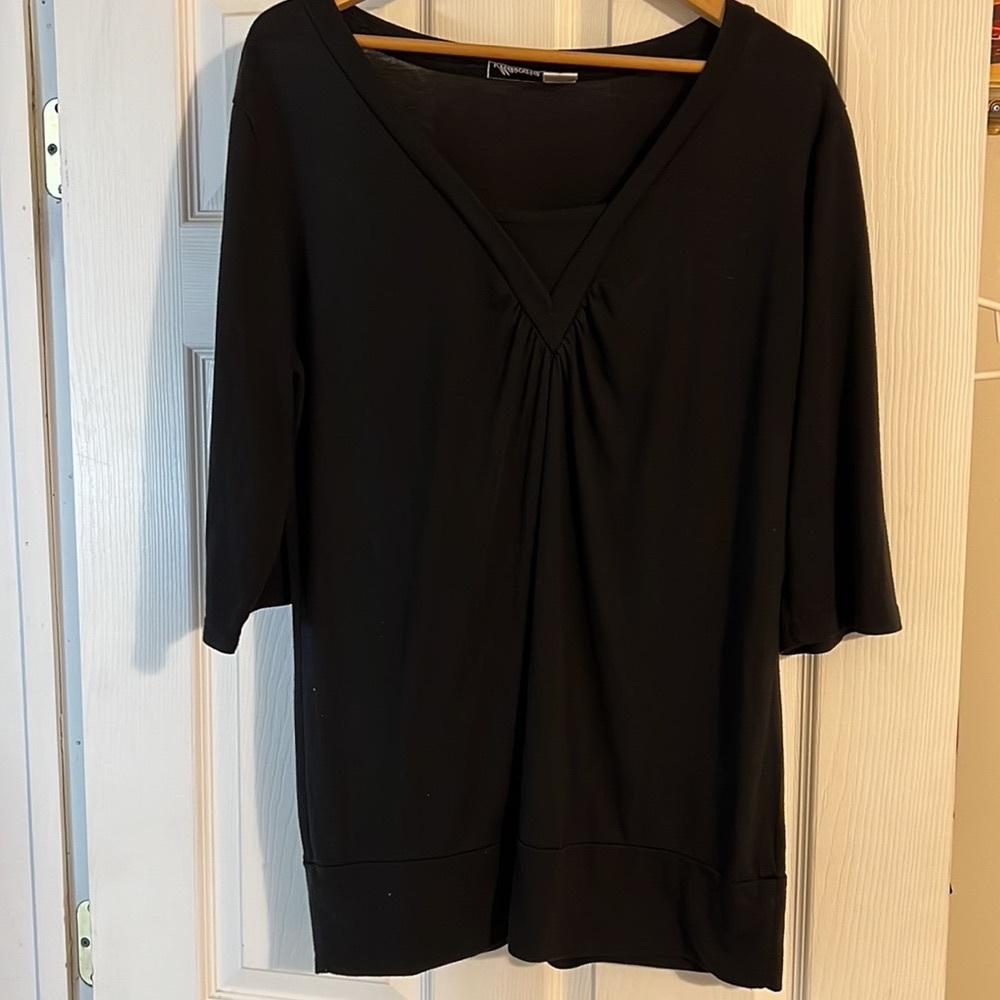 Gently loved black 3/4 sleeve shirt